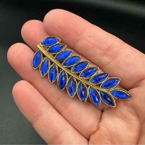 Vintage Signed Sapphire Blue Rhinestone and Gold Tone Leaf Dress Clip - Picture 11 of 12